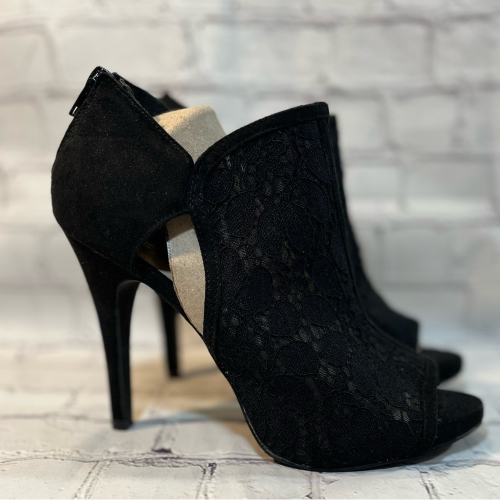FERGIE Open Toe Black Lace Heels-8